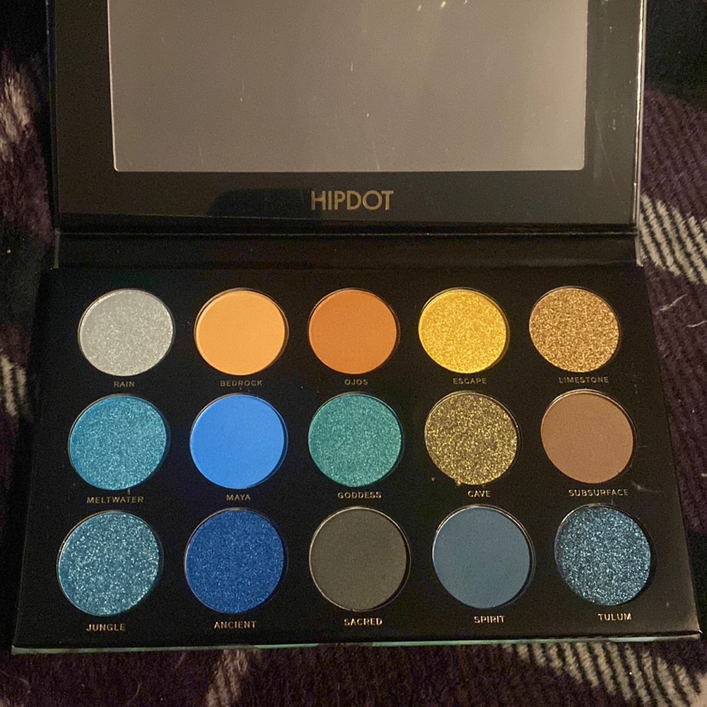 hip dot never used eyeshadow palette